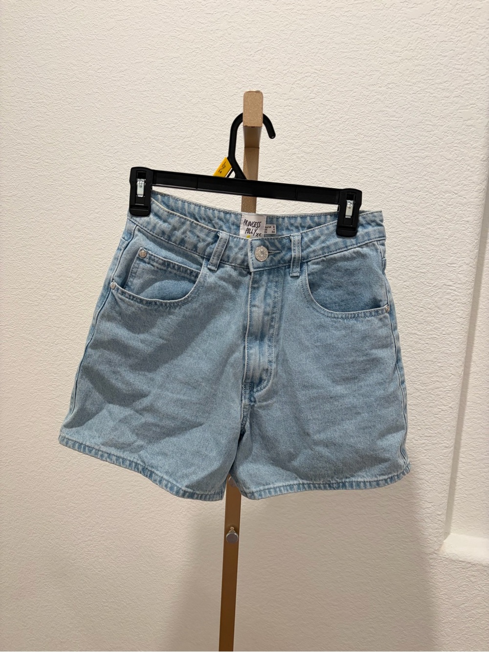 Princess Polly Vintage Wash Light Blue Denim Shorts high rise size 4